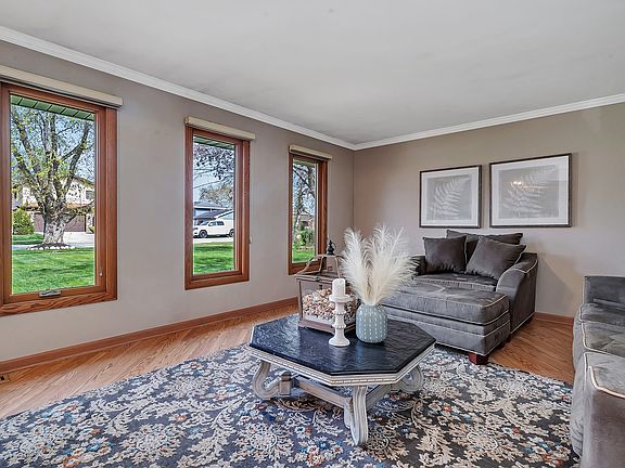 3rd image of 15554 Maple Ct