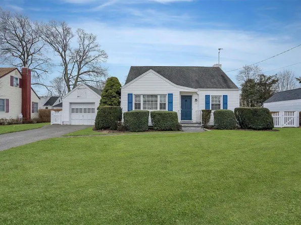 36 Foster Boulevard, Babylon, NY 11702