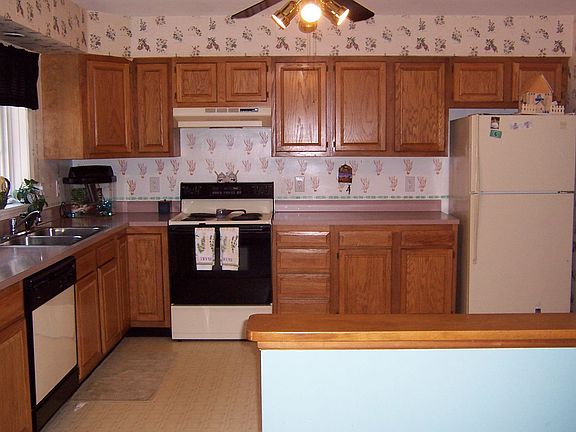 Eat-In-Kitchen - Upper Level