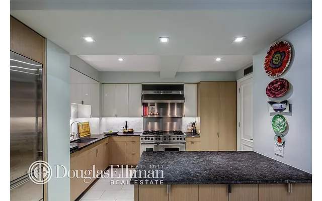 Rented by Douglas Elliman | media 39