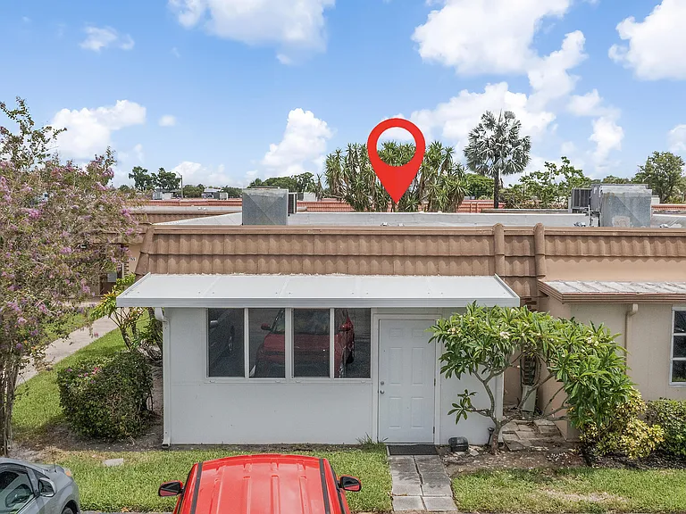 154 Seville Ln #G — Photo 3