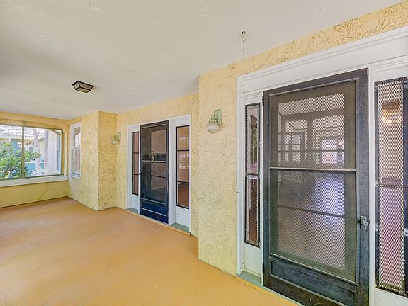 3rd image of 3102 Washington St