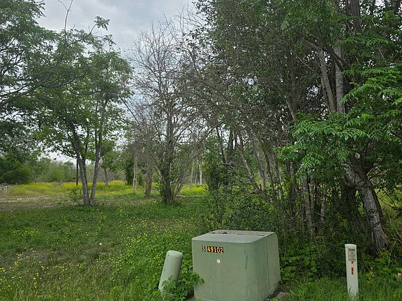 5th image of 2320 Chavaneaux LOT 2
