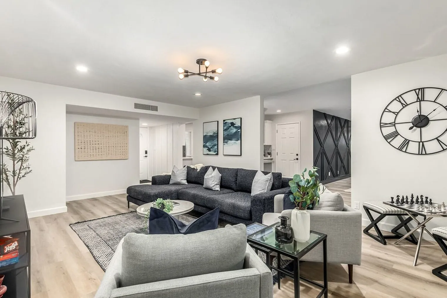 3 bed, 2.0 bath, 1636 sqft, $6,837 — Photo 2