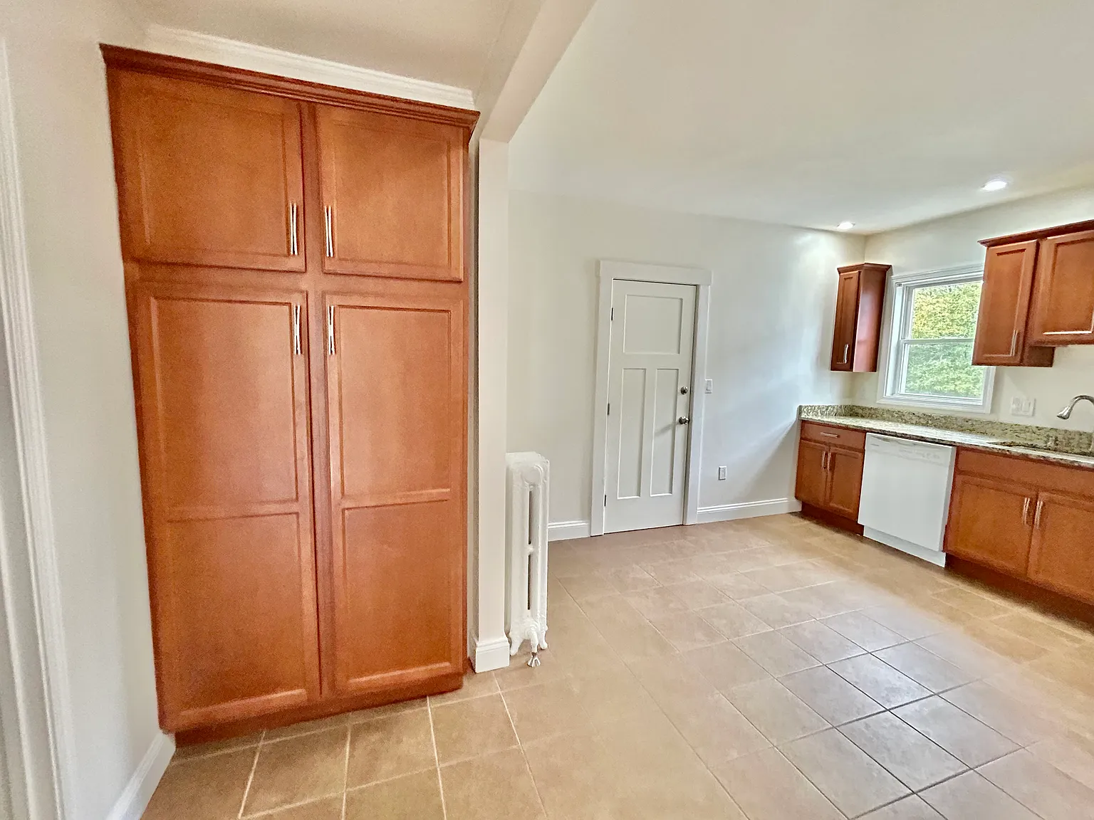 2 bed, 1050 sqft, $2,695 — Photo 4
