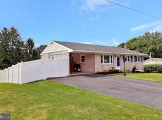 720 Center Dr, Chambersburg, PA 17202