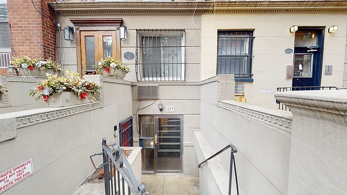 Rented by Metro Garden Realty NYC | media 35