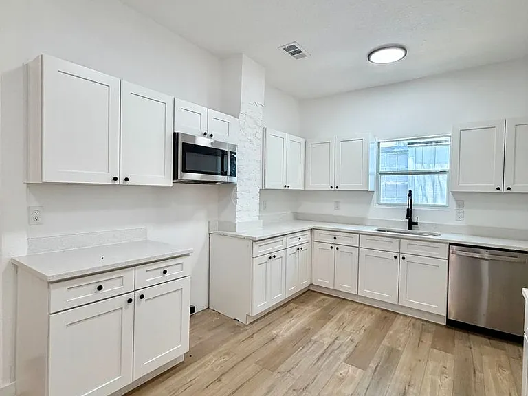 717 King St — Photo 5