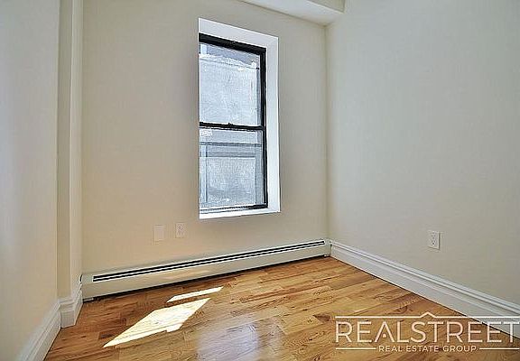 5th image of 1576 Lincoln Pl