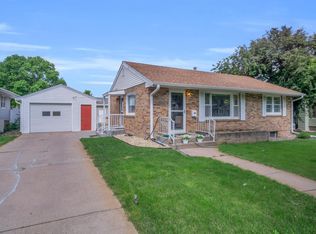 1011 Grant St, Holdrege, NE 68949