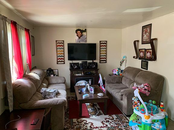 2nd image of 1824 E Blake Ave