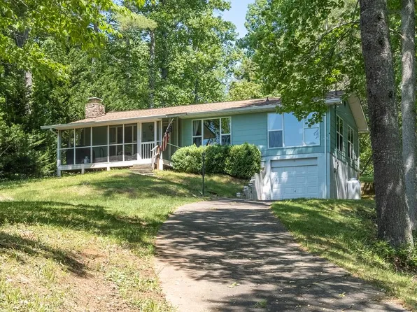 1711 Village Rd, Murphy, NC 28906