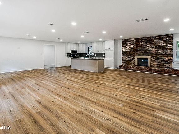 5th image of 4024 Castenera Ave
