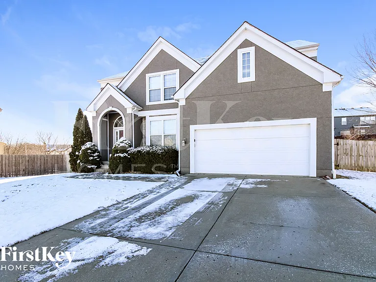 909 NE 93rd Ct — Photo 2