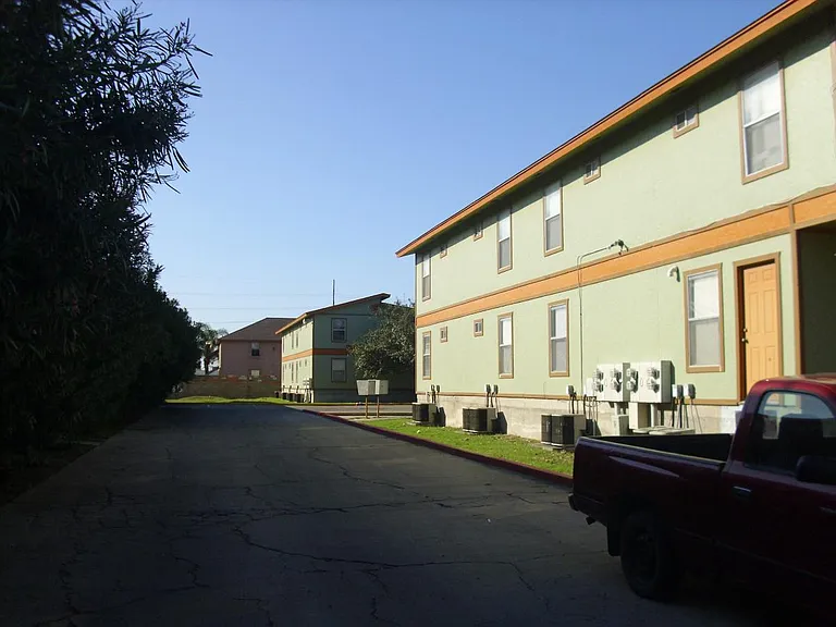 4510 Gallagher Ave — Photo 9