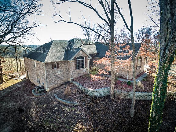 3rd image of 1004 S Carrington Dr