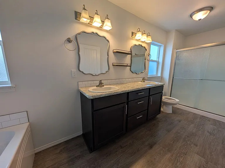 1724 Pioneer Dr — Photo 5