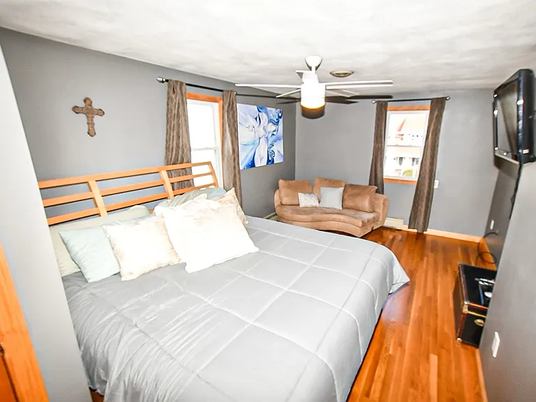 188 Middlesex Ave — Photo 7