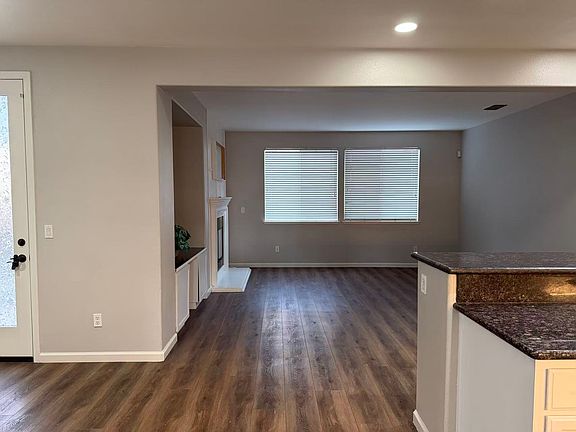 5th image of 2161 Tennis Ln