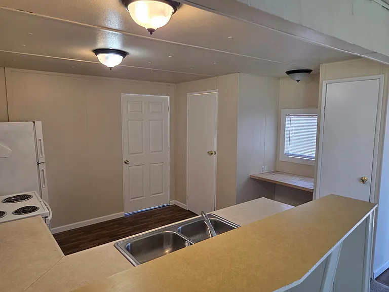 519 W Burgen St — Photo 2