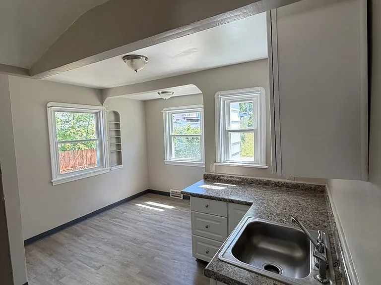 5017 E 115th St — Photo 3