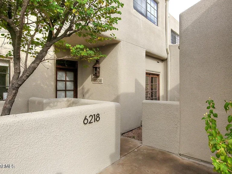 6218 N 30th Pl — Photo 2