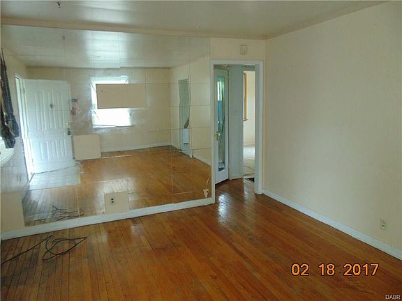 4th image of 4517 Queens Ave