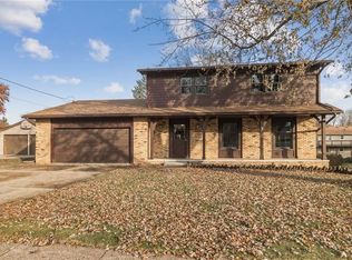 4113 74th St, Urbandale, IA 50322