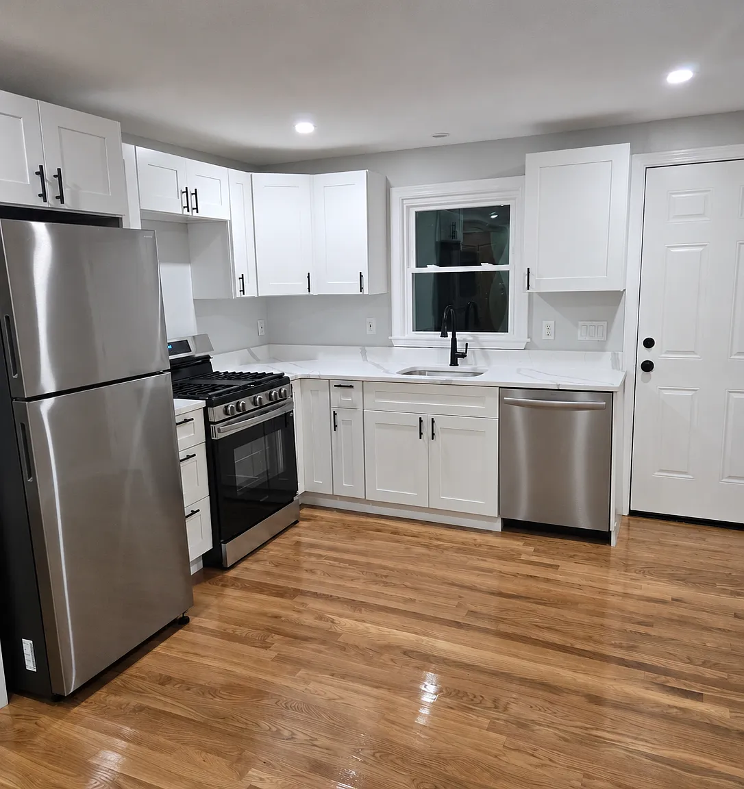 3 bed, 1.5 bath, 1000 sqft, $3,300 — Photo 1
