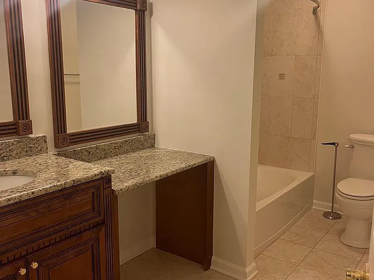 105 Montrose Ave #105 — Photo 12