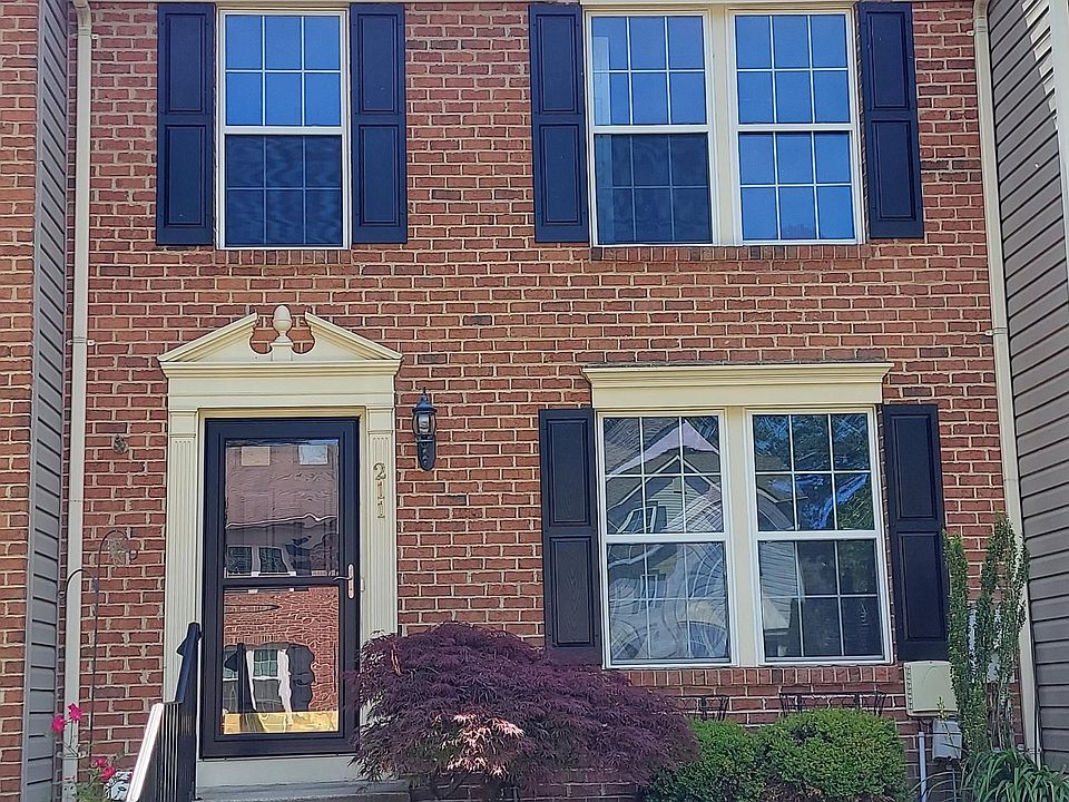 1st image of 211 Foxtree Dr