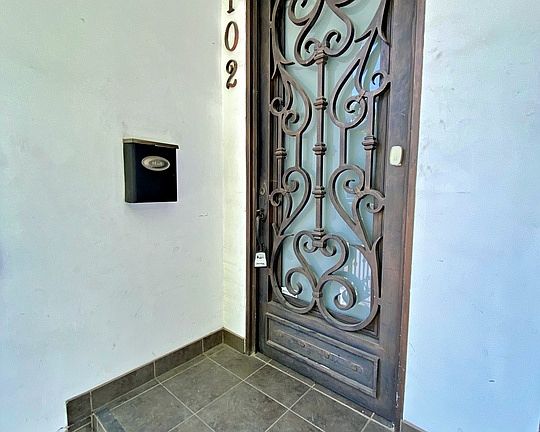 3rd image of 1096 S Bedford Dr #2