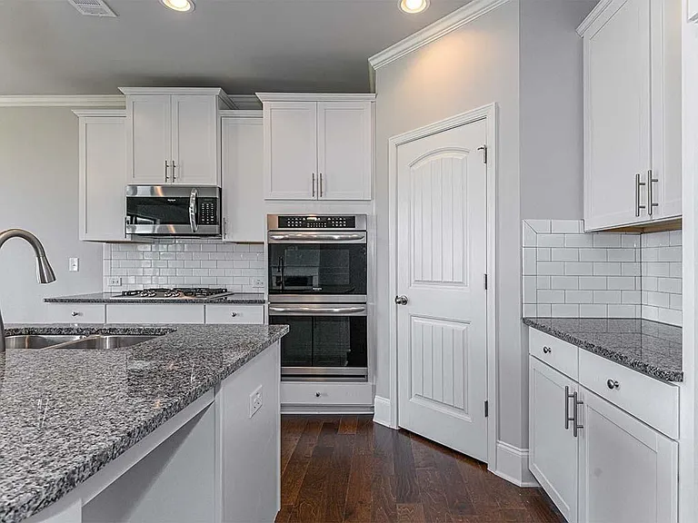 2043 Hamilton Lake Pkwy — Photo 7