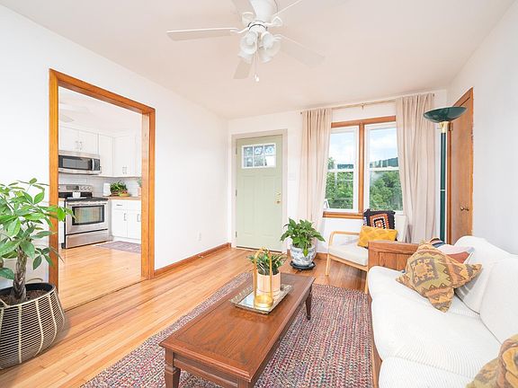 4th image of 1077 Camden Hill Ln
