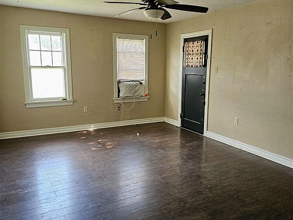 4th image of 1510 SW B Ave