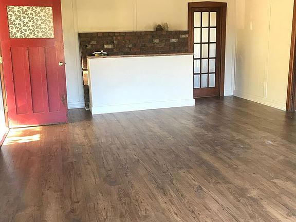 2nd image of 934 Stanton Park Rd