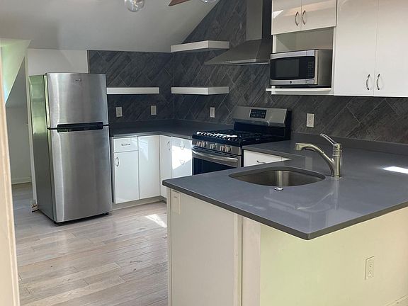 3rd image of 1001 Aster Blvd