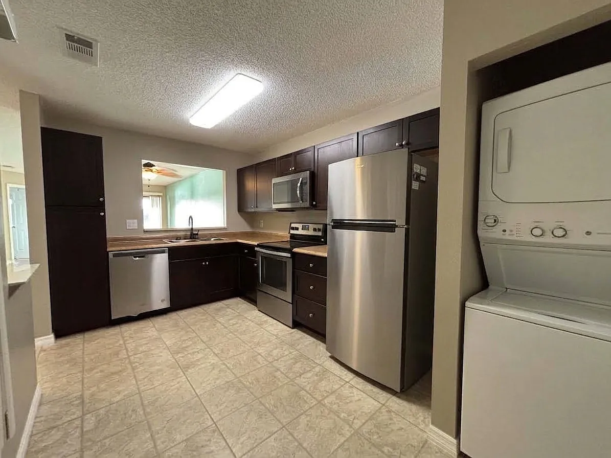 2 bed, 1103 sqft, $1,500 — Photo 3