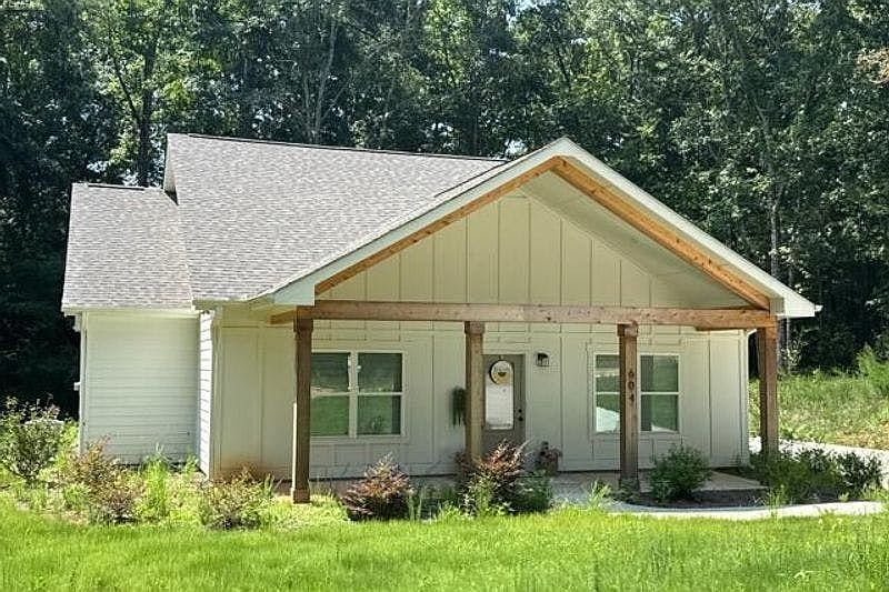 1st image of 604 Victoria Ct