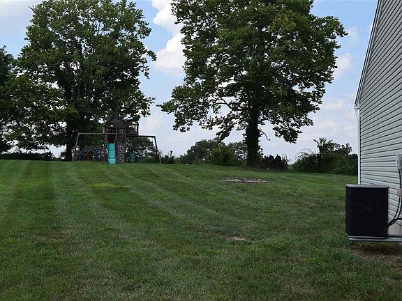 3rd image of 182 Willow Pointe Dr