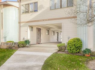 459 Country Club Ln, Pomona, NY 10970