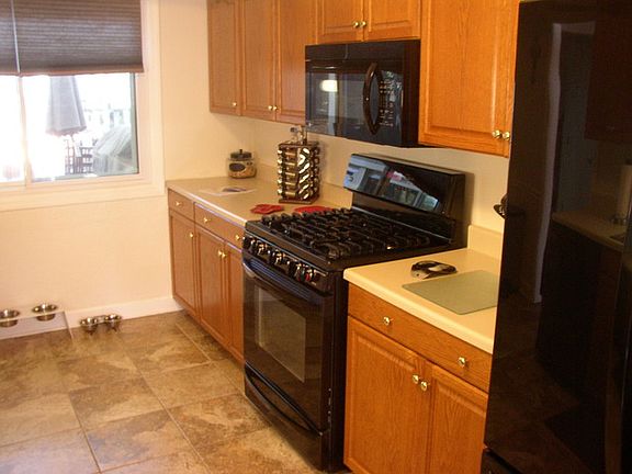4th image of 220 Clearbrook Ln #220