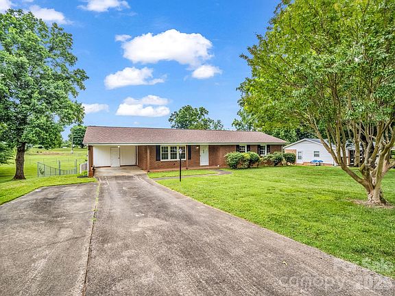 4th image of 2917 Poplar Cir