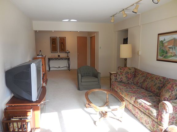Bright & Sunny Livingroom