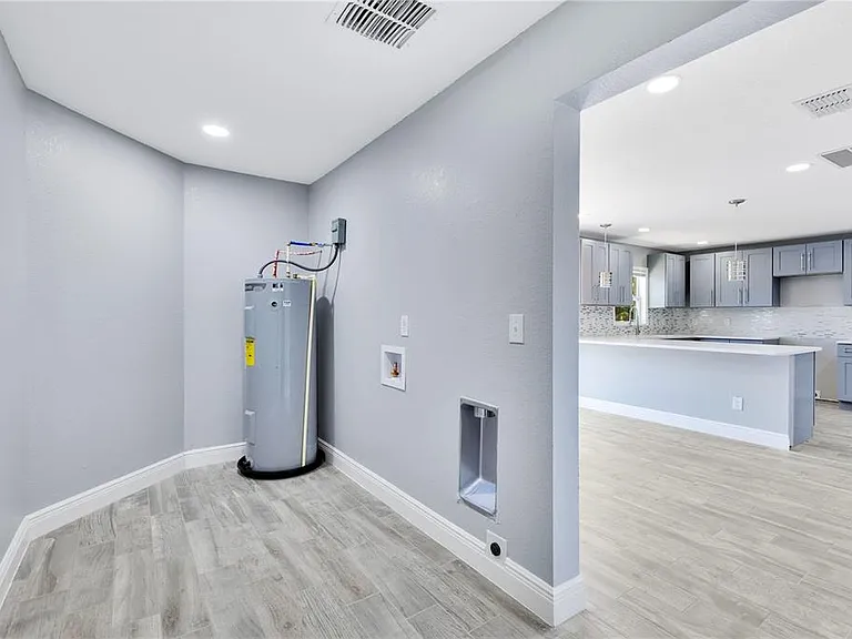 2419 Orange Center Blvd — Photo 24