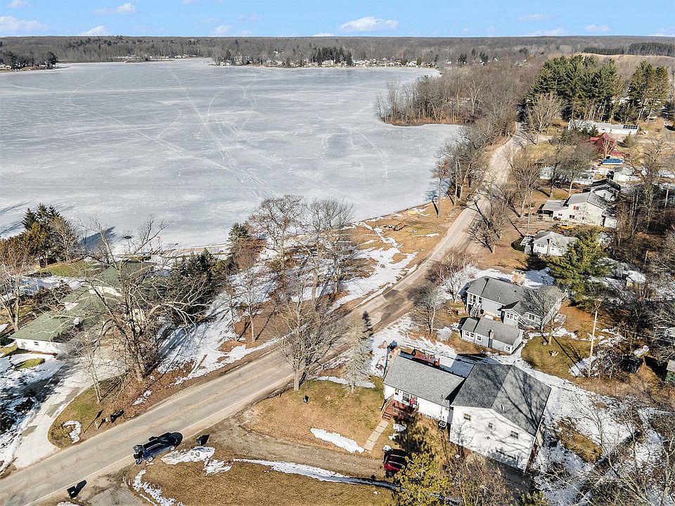 2520 N Mundy Ave, White Cloud, MI 49349 Zillow