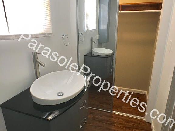 5th image of 136 S Hyde Park Ave #1