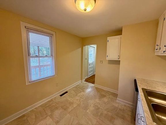 5th image of 1127 W Johnson St