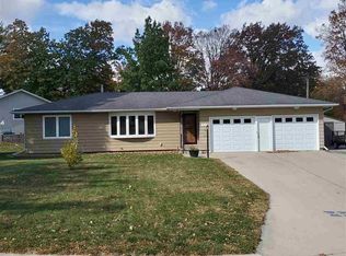 315 Sunny Ln, Hudson, IA 50643