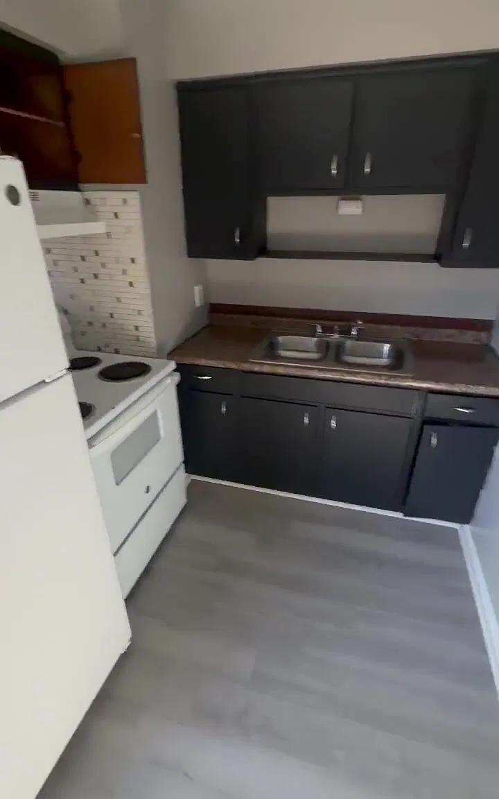 2 bed, $1,050 — Photo 3